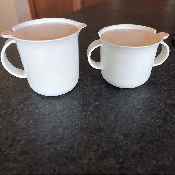 Vintage Tupperware Sugar & Creamer Pink and White - Picture 5 of 5
